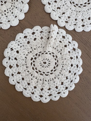 VINTAGE Set of 5 HANDMADE DOILIES, Various Sizes, See Pics - photo 4