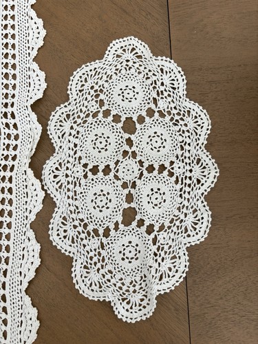 VINTAGE Set of 3 HANDMADE Table/Dresser Runner Doilies - photo 3