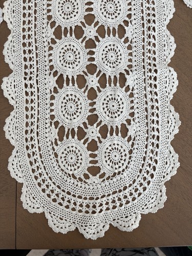 VINTAGE Set of 3 HANDMADE Table/Dresser Runner Doilies - photo 4