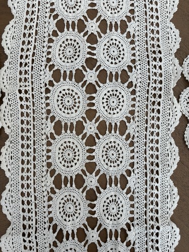 VINTAGE Set of 3 HANDMADE Table/Dresser Runner Doilies - photo 5