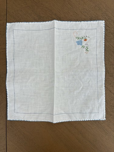 VINTAGE Set of 4 Embroidered Handkerchiefs, White And Blue Flora - photo 2