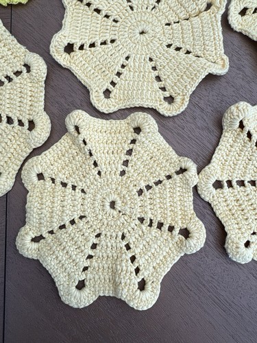 VINTAGE Set of 7 Yellow HANDMADE DOILIES, Various Sizes - photo 5