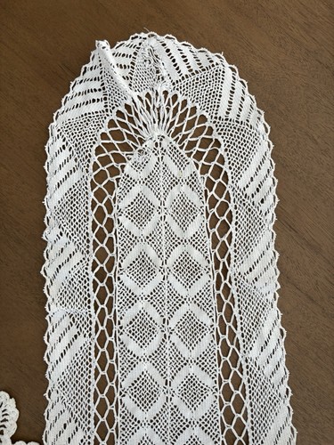 VINTAGE Set of 2 HANDMADE Table/Dresser Runner Doilies - photo 5