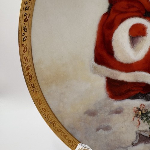 HAMILTON COLLECTION SANTA'S LITTLEST REINDEER CHRISTMAS PLATE - photo 4