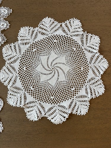 VINTAGE Set of 3 HANDMADE DOILIES, Various Sizes, See Pictures - photo 2