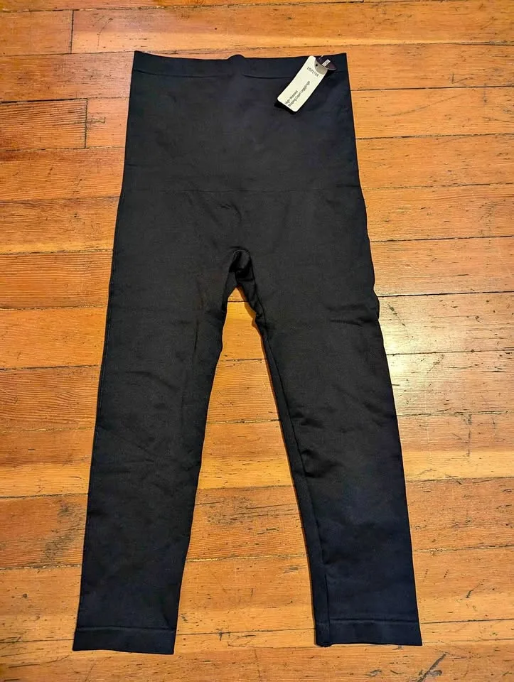 New High-Waisted Shaping Capri Leggings by Empetua thumbnail