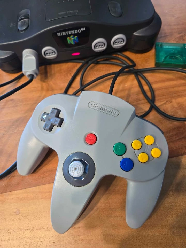 Nintendo 64 Console Bundle. Cables, controller, mem pack, game. - photo 2