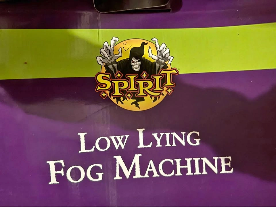 Halloween Fog machine, Thunder stroke light and fog fluid
