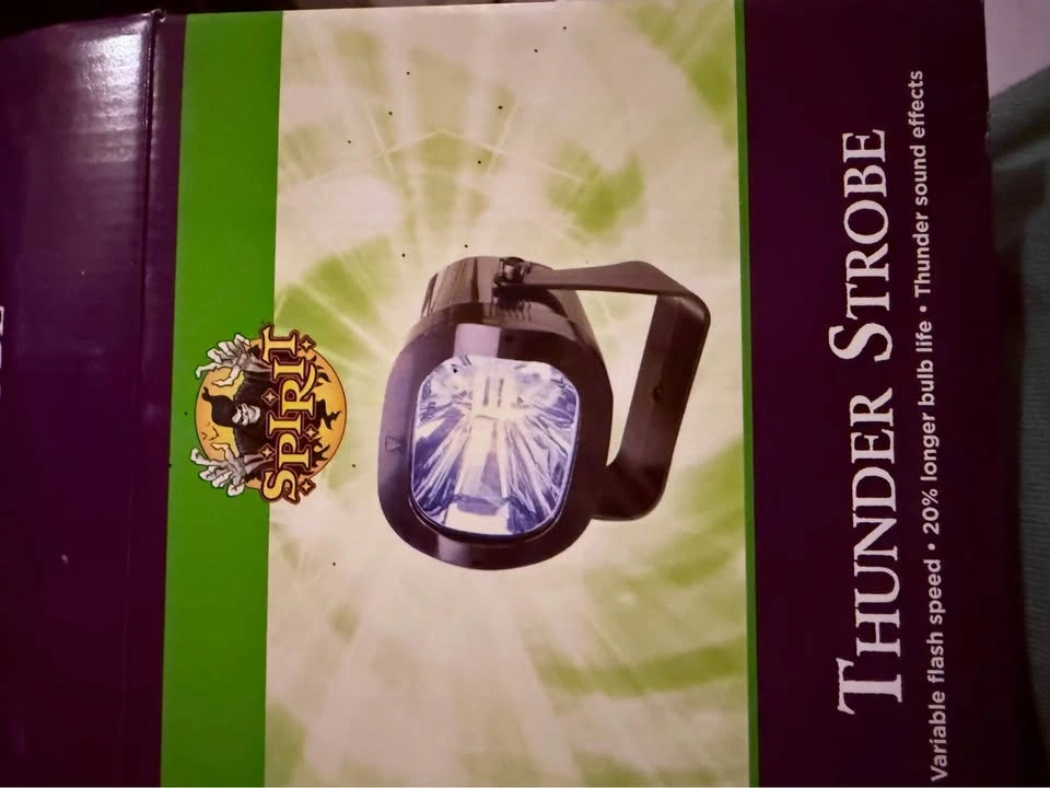 Halloween Fog machine, Thunder stroke light and fog fluid - photo 4