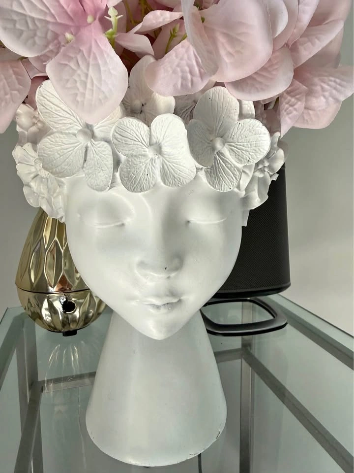 Very cute head with flowers decor