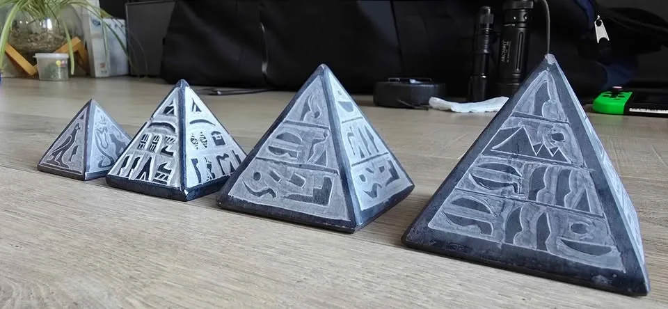 Set of 4 Egyptian Hieroglyphic Pyramids - photo 4