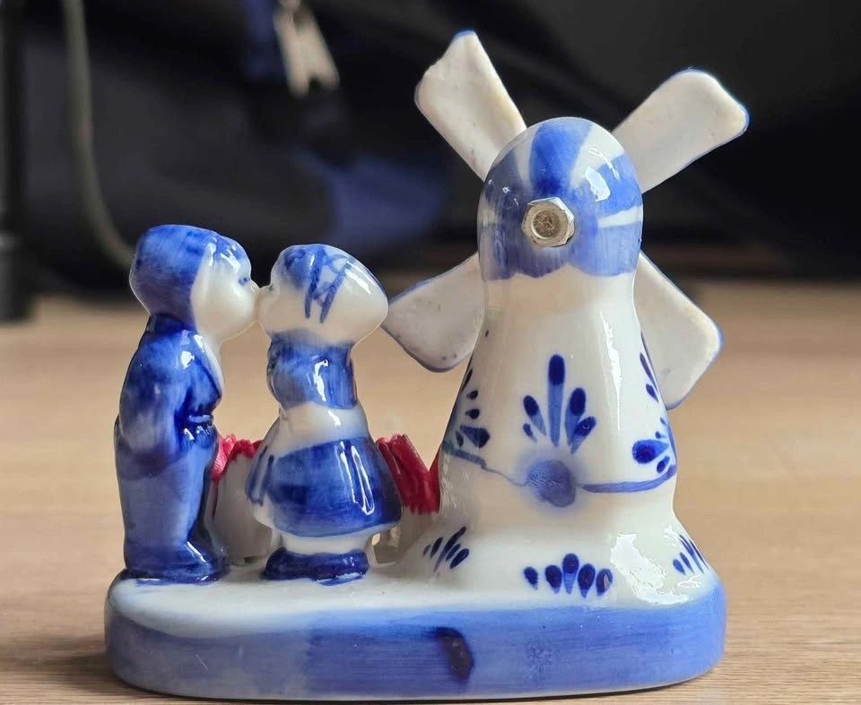 Delft Blue Holland Kissing Couple and Windmill Figurine - photo 3