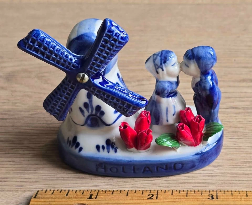 Delft Blue Holland Kissing Couple and Windmill Figurine - photo 4