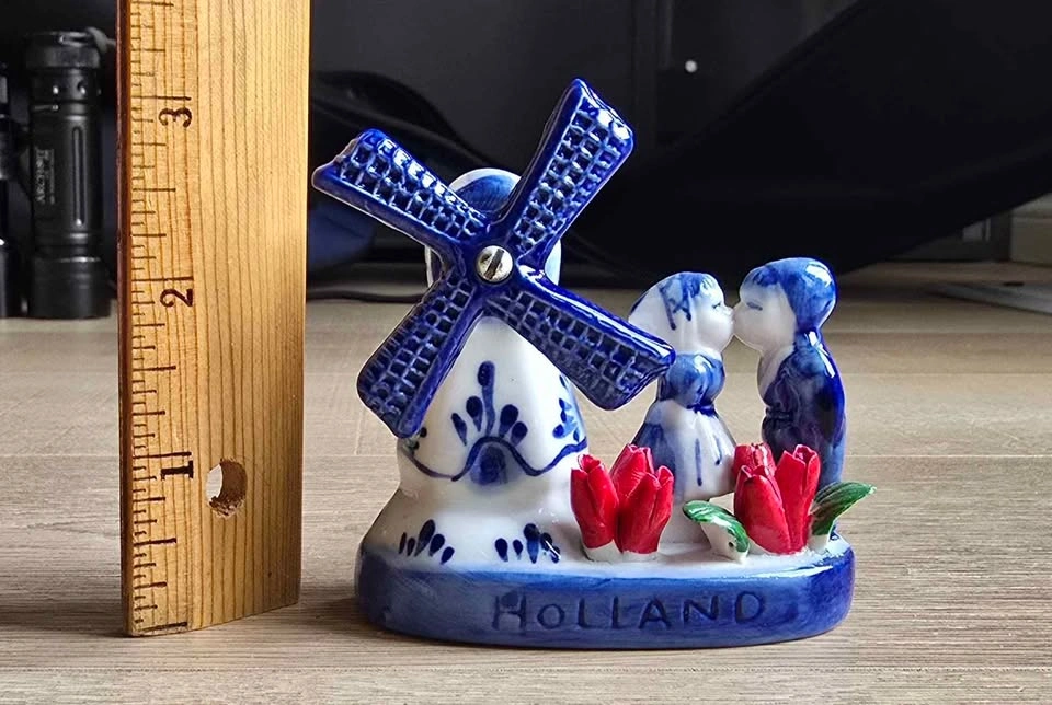 Delft Blue Holland Kissing Couple and Windmill Figurine - photo 5