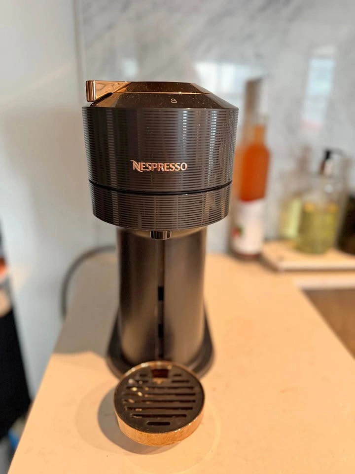 Nespresso Vertuo Next Black & Rose Gold w. milk frother