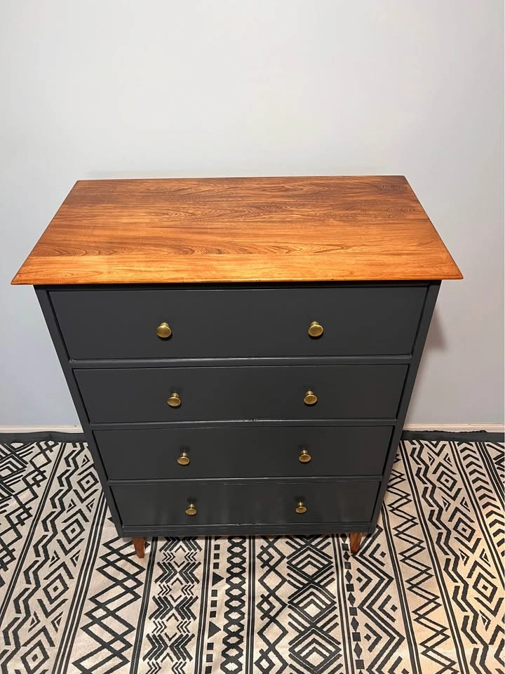 Highly Collectible Krug Mid-Century Modern 4-Drawer Dresser - photo 2