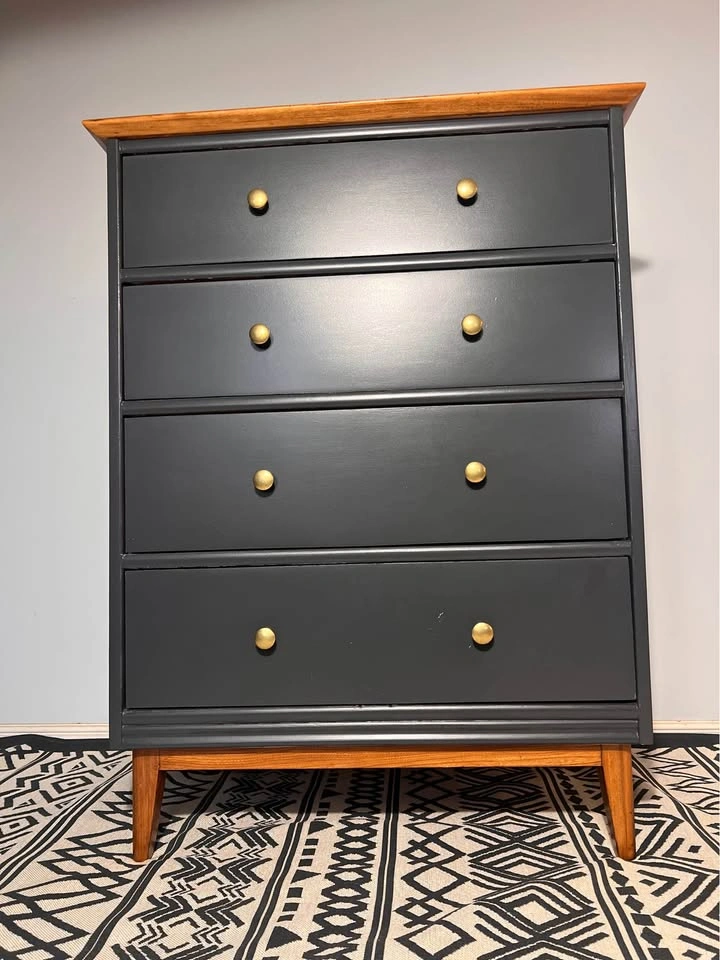 Highly Collectible Krug Mid-Century Modern 4-Drawer Dresser - photo 3