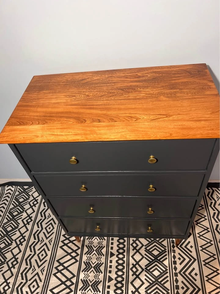 Highly Collectible Krug Mid-Century Modern 4-Drawer Dresser - photo 5