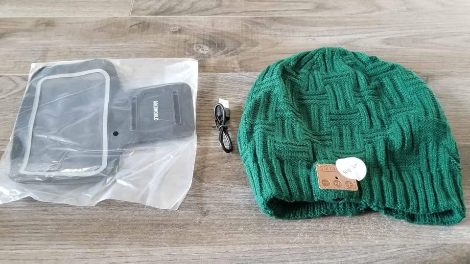 BRAND NEW Green Mitten Hat/ Toque with Speaker & Arm Phone Holde - photo 3