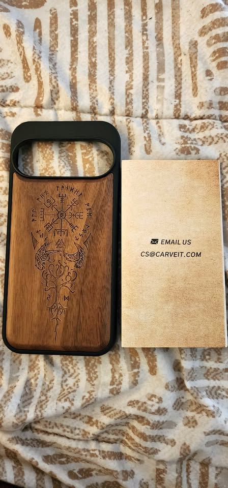 Carveit Pixel 10 Pro Magnetic Wooden Case