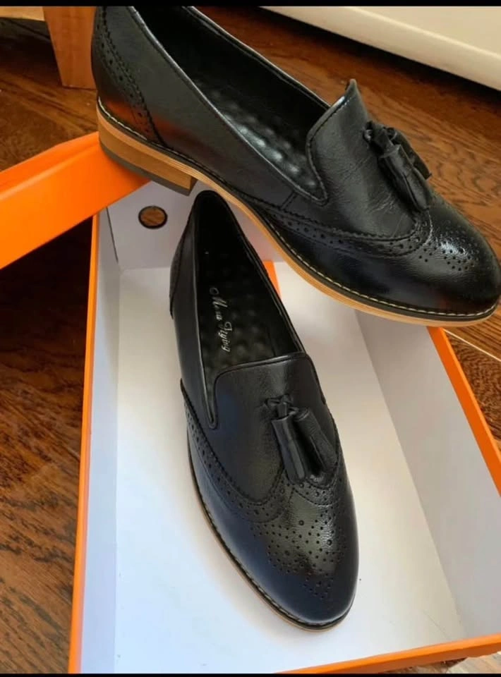 Genuine Leather women’s Loafer- brand new in its box - photo 2