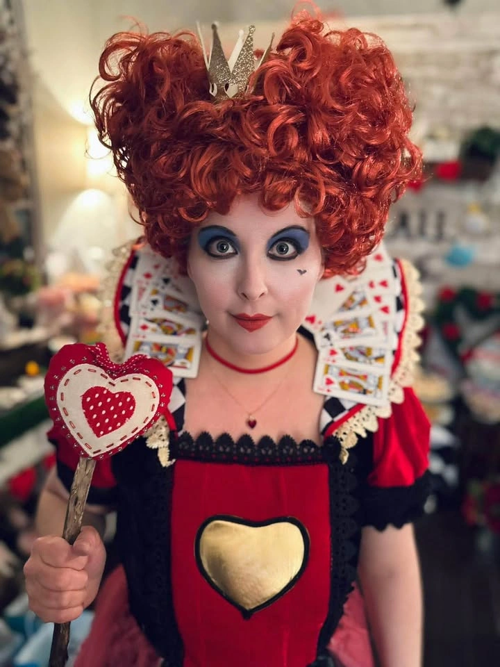 Queen Of Hearts Costume - photo 3