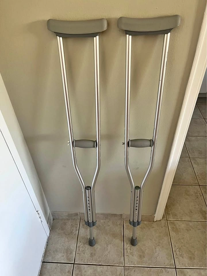 Bios Thermor Aluminum Crutches (Adult-M) 2 Count - never used