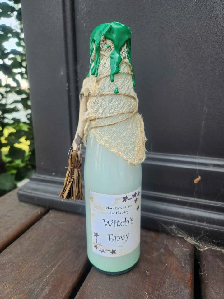 Magic Colour-Changing Halloween Potions - photo 2