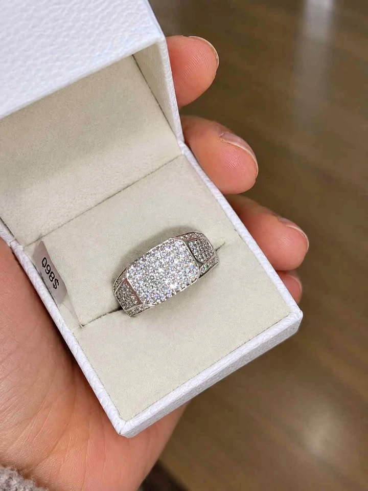 Brand new cluster diamond vvs1 ring cultivated