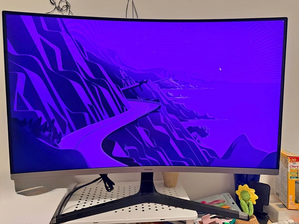 Samsung 32” Curved FHD Monitor – 100Hz – Excellent Condition