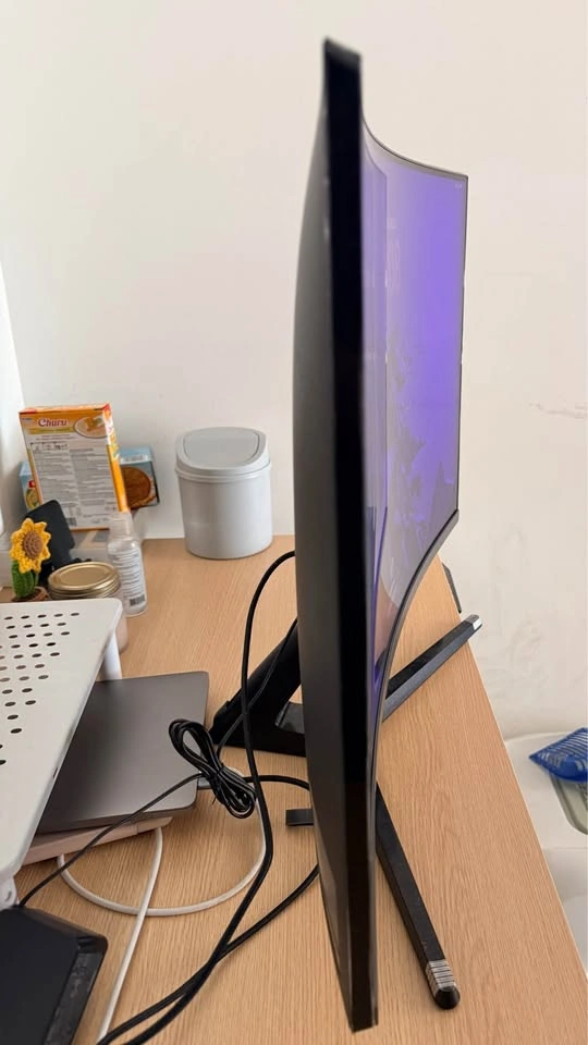 Samsung 32” Curved FHD Monitor – 100Hz – Excellent Condition - photo 2