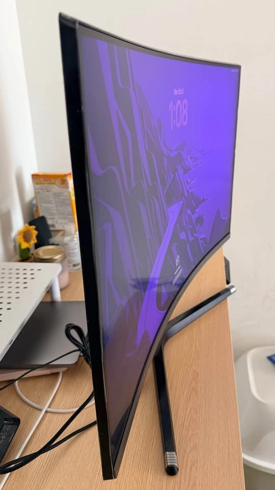 Samsung 32” Curved FHD Monitor – 100Hz – Excellent Condition - photo 3