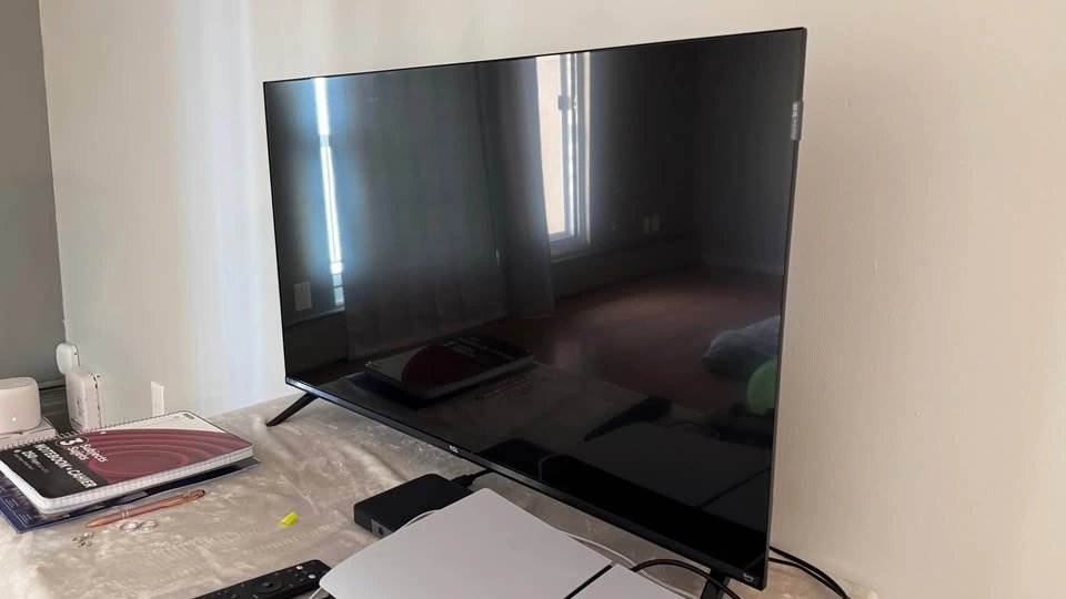 🚨MOVING / MOVE-OUT SALE – TCL 40” TV - photo 2
