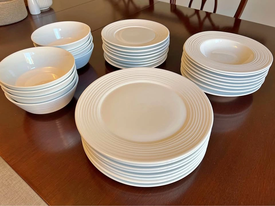 32-piece dishware set | White porcelain