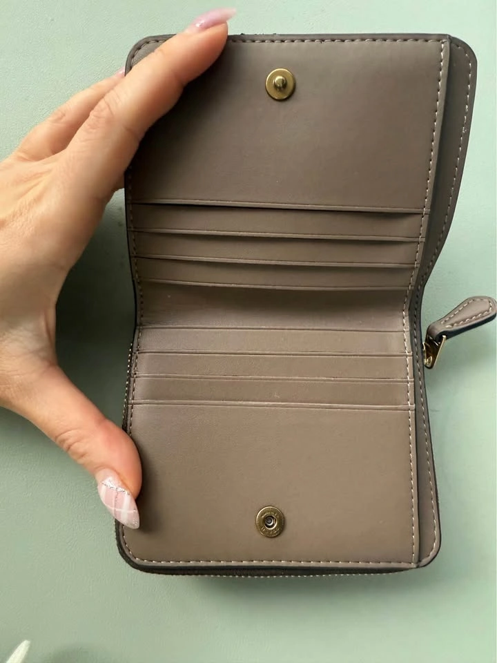Coach New York Billfold Wallet - photo 2
