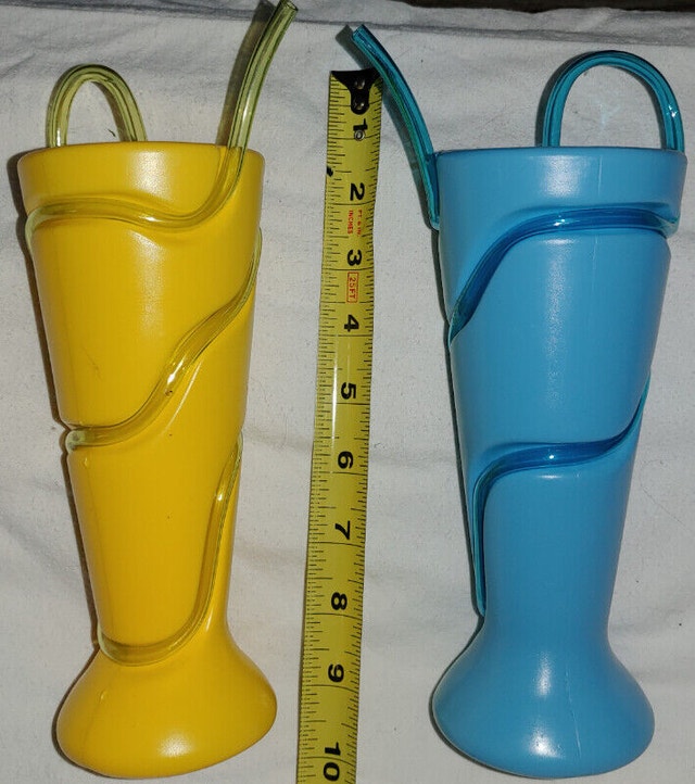 Qty 2 x Reusable Plastic Drinking Bottles Glasses Spiral Straws