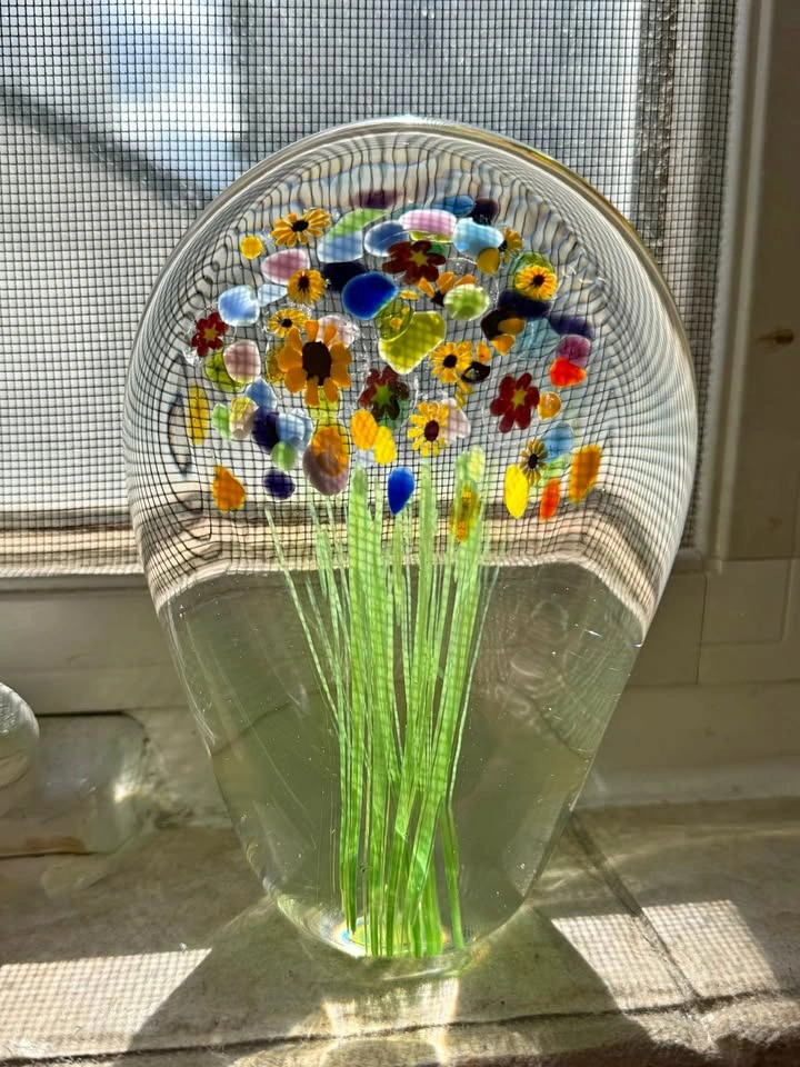 Christopher Belleau Flower Garden Signed 2004 Glass Paperweight