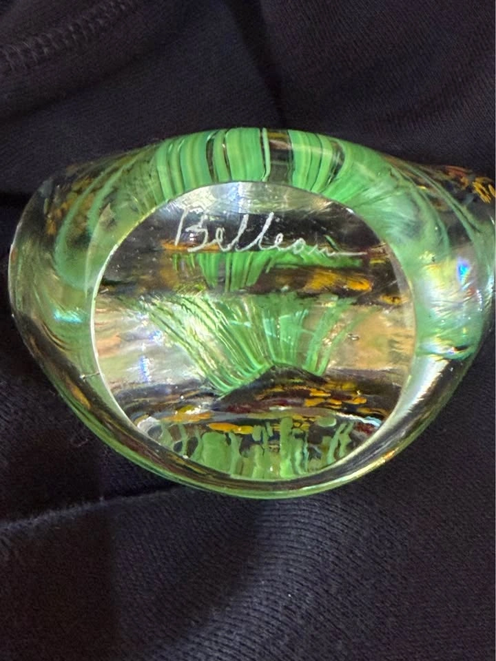 Christopher Belleau Flower Garden Signed 2004 Glass Paperweight - photo 2
