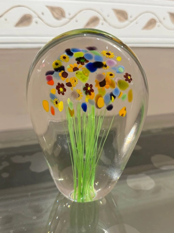Christopher Belleau Flower Garden Signed 2004 Glass Paperweight - photo 3