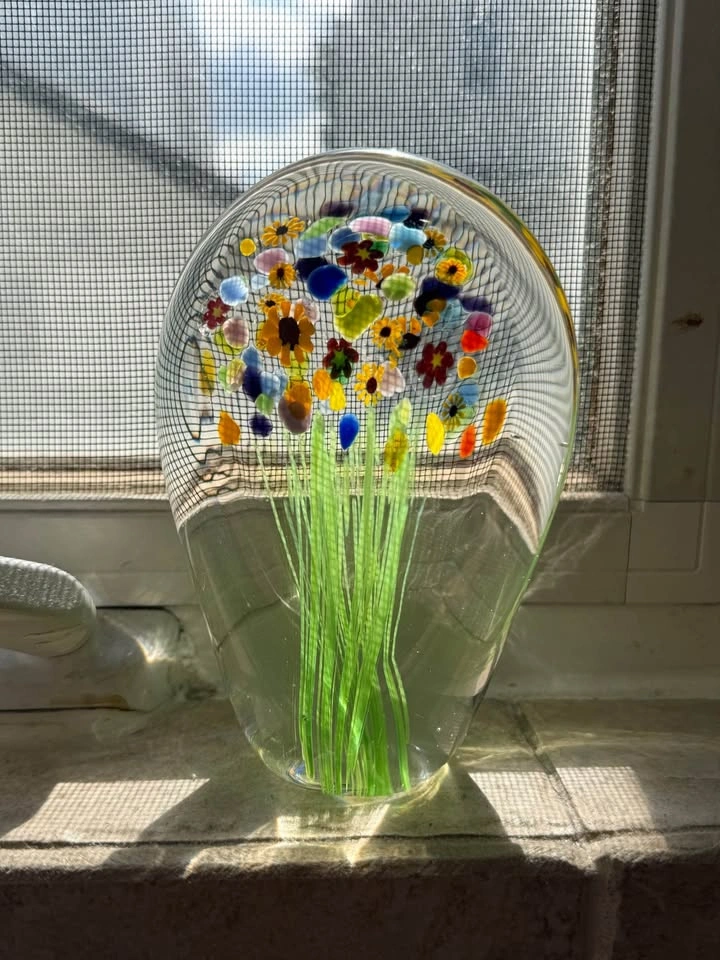 Christopher Belleau Flower Garden Signed 2004 Glass Paperweight - photo 4