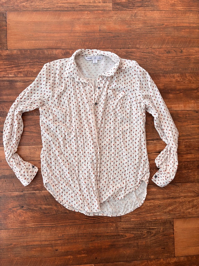 Old navy button down shirt, M