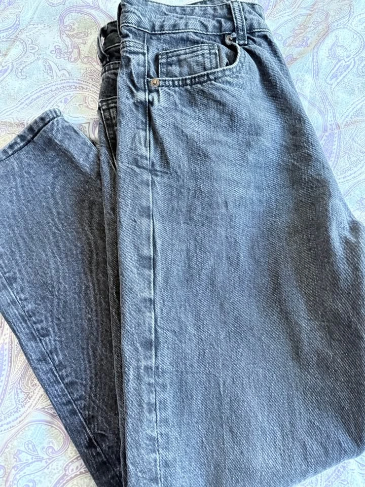 Zara High Waist Acid Wash Mom Jeans (Size 36) - photo 4