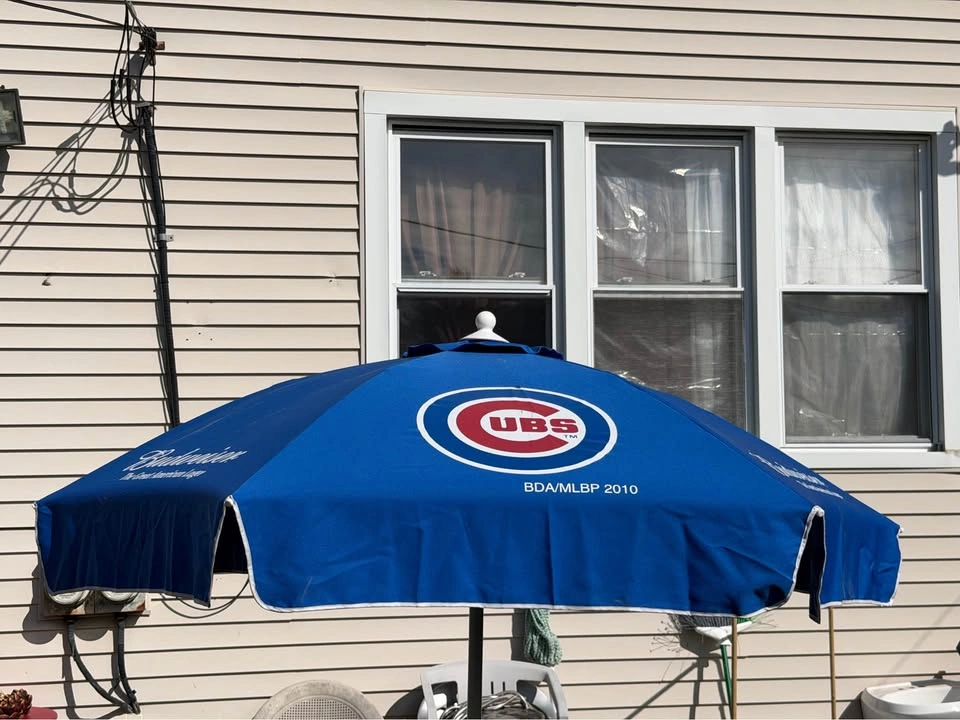 Official 2010 Chicago Cubs & Budweiser Patio Umbrella - photo 2