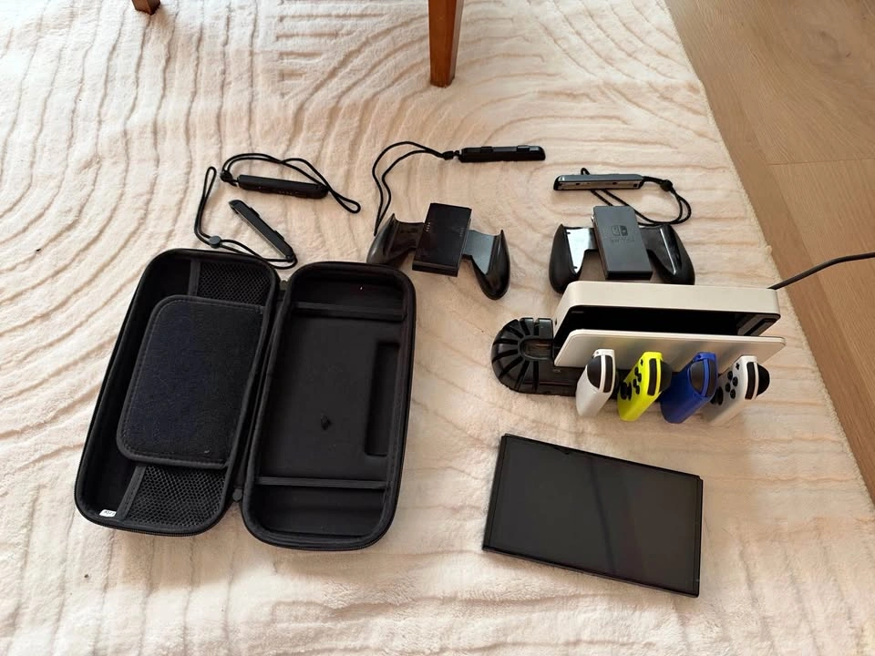Nintendo Switch OLED Bundle – 4 Joy-Cons + Accessories