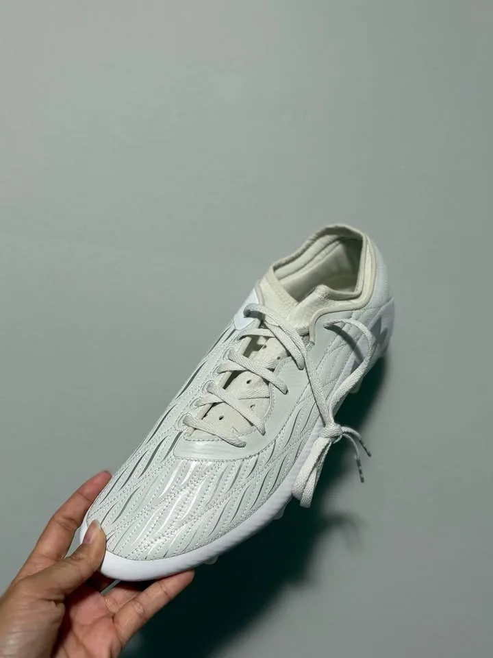 Under armour cleats image indicator(2)