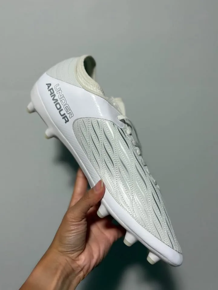 Under armour cleats image indicator(3)