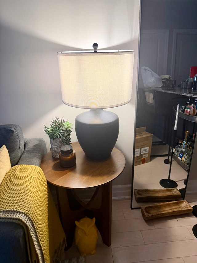 Grey Ceramic Table Lamp with Linen Drum Shade – Great Condition - photo 4