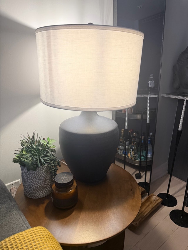 Grey Ceramic Table Lamp with Linen Drum Shade – Great Condition - photo 5