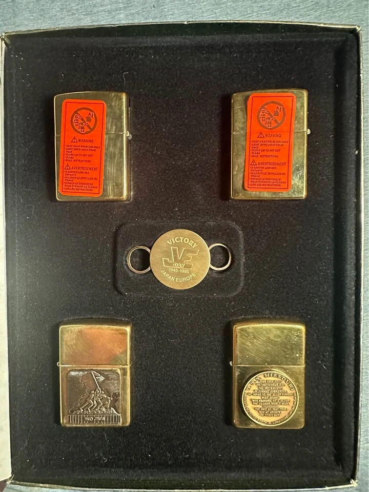 Zippo World War II “A Remembrance” Lighter Set - photo 3
