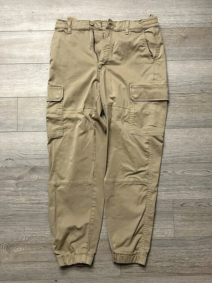 Uniqlo Cargo Jogger Pants – Beige – Size M